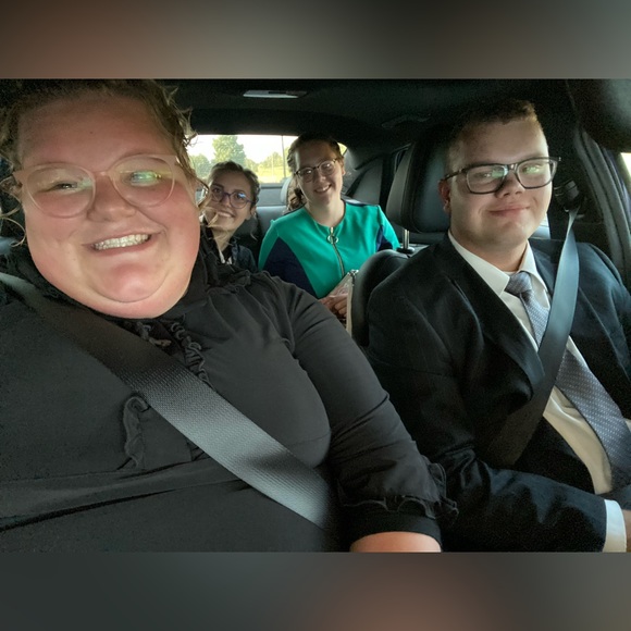 Meet your Posher, Kari - Picture 3 of 5